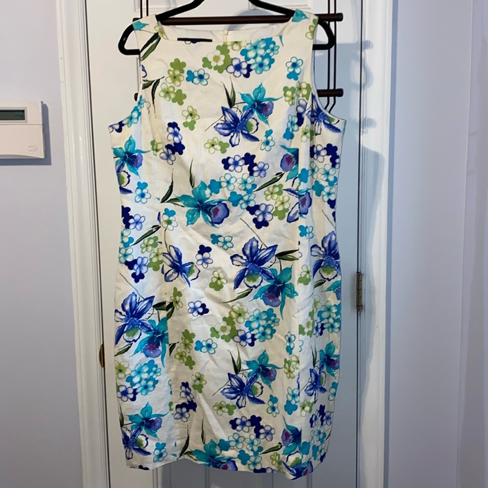 Jones New York cream and blue floral dress, sz.10, preowned, lining damage